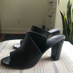Vince Hanna Block Heel Sandal. Size 11.